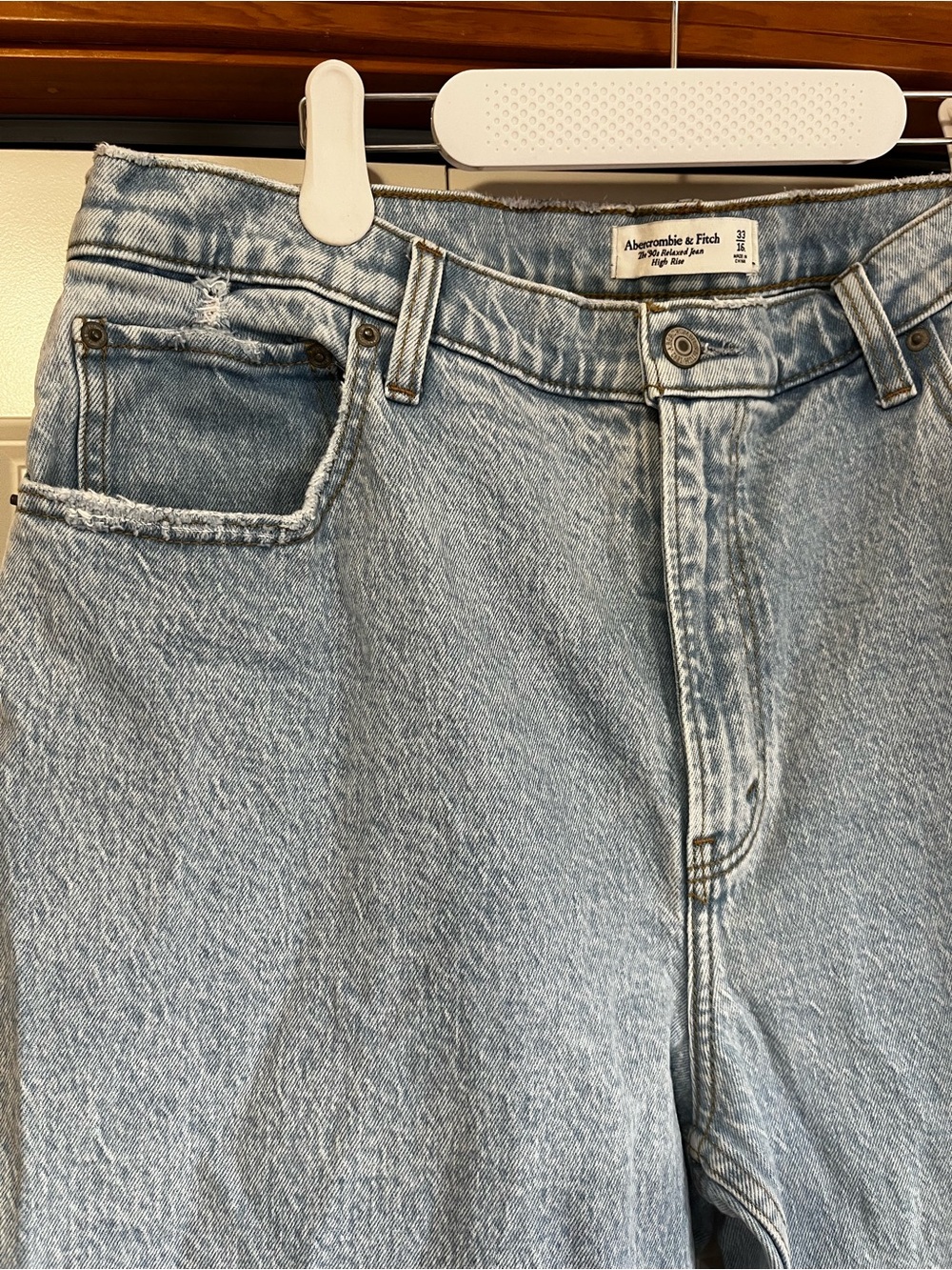 Abercrombie & Fitch Light Wash Relaxed Women’s Jeans